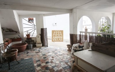 A village house in Altea la Vella on 2 floors with several terraces.